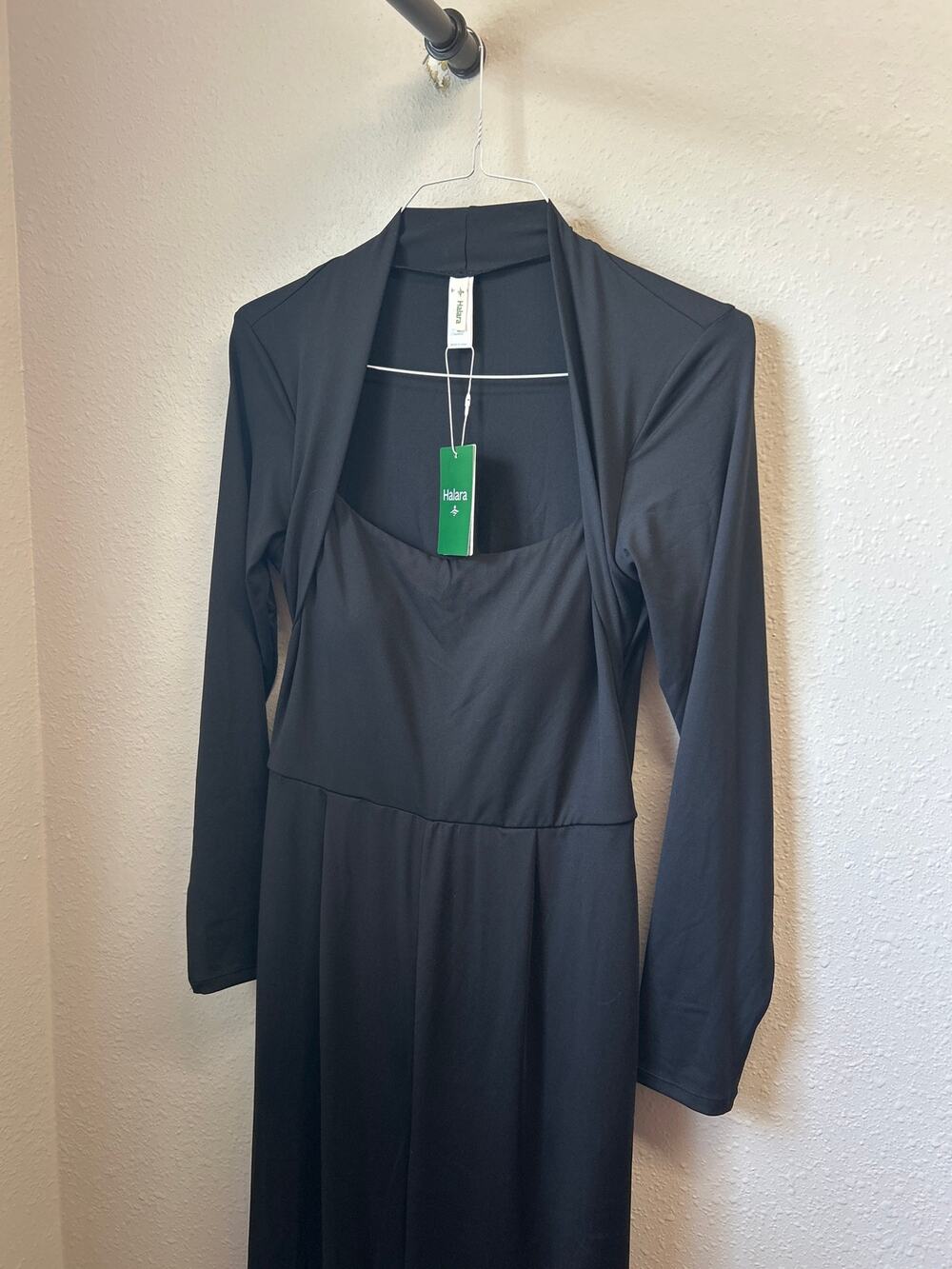 Halara NWT Long Sleeve Wide Leg Black Jumpsuit Built in Bra Easy Peesy sz Large